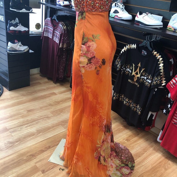 🎉Cassandra stone orange multi foral printed gown - Picture 4 of 7